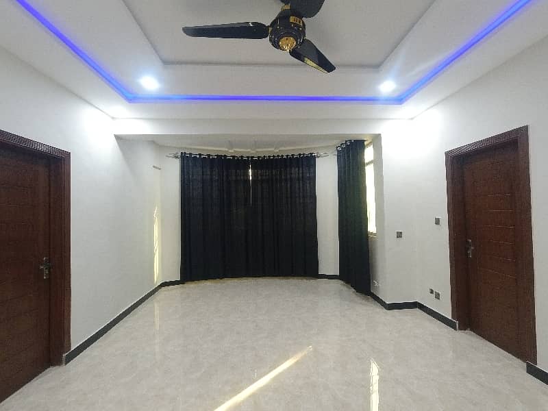 A On Excellent Location 900 Square Feet Flat In Islamabad Is On The Market For sale 6