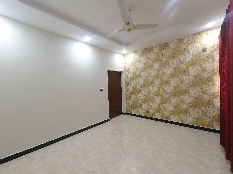 A On Excellent Location 900 Square Feet Flat In Islamabad Is On The Market For sale 9