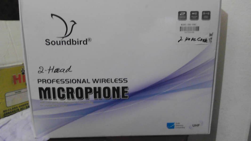 Professional wirelss Microphoon      AUDIO REFERENCE COMPANDIN UHF 1