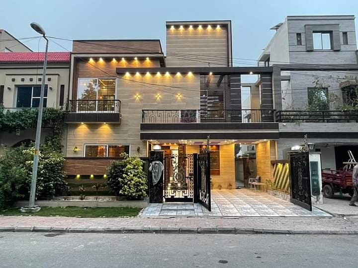 10 Marla Brand New Luxury House For Sale In Bahria Town Lahore 0