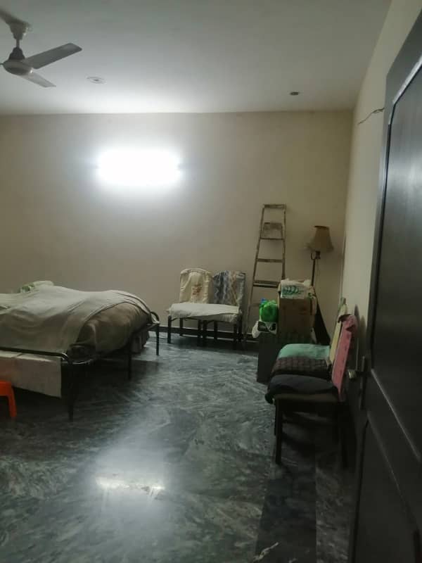 1 KANAL SLIGHTLY USED UPPER PORTION IS AVAILABLE FOR RENT ON TOP LOCATION OF A1 BLOCK VALENCIA TOWN LAHORE 6