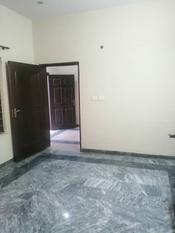 1 KANAL SLIGHTLY USED UPPER PORTION IS AVAILABLE FOR RENT ON TOP LOCATION OF A1 BLOCK VALENCIA TOWN LAHORE 15