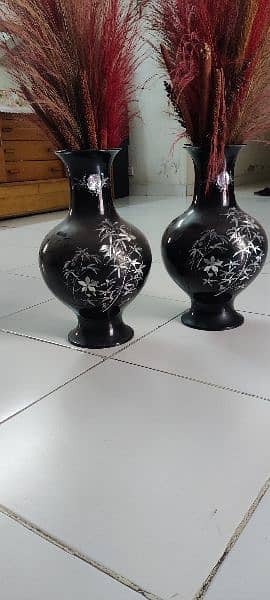 2 Black Vases 1