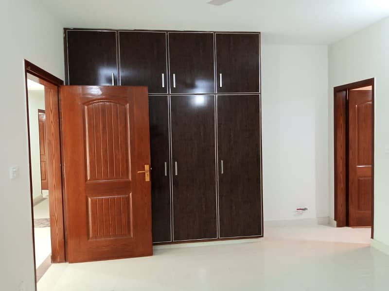 10 Marla 03 Bedroom Brand New 8th Floor Apartment Available For Rent In Askari-10 Sector-F Lahore Cantt 36