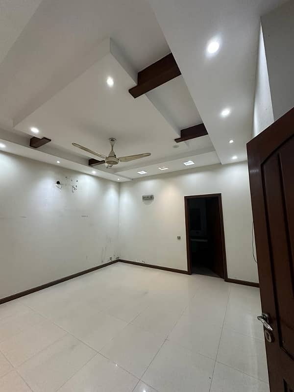 10 Marla Beautiful Beautiful Luxurious Full House For Rent in DHA Phase 4 Lahore 5