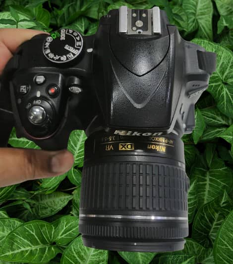 Nikon D3300 with 18/55 AFP lens (Auto Focu Body) 3