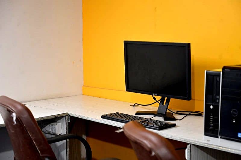 Co working office space available for IT agency's or companies 6