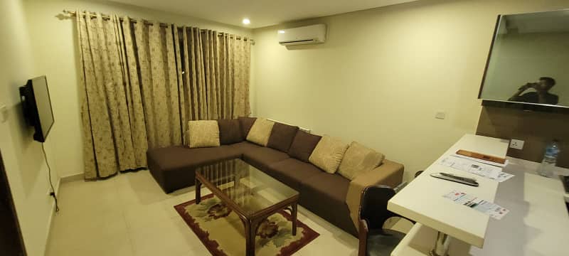 One Bedroom Fully Furnished Luxury Apartment For Rent in Bahria Town Phase 8, "Bahria Heights IV (6)" 4