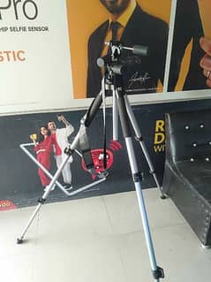 Media camera stand jambo