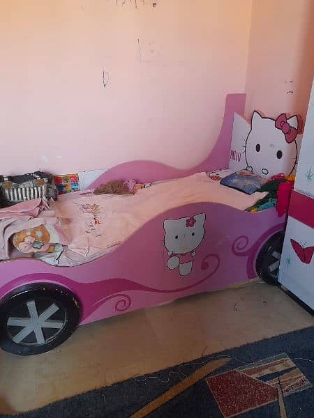 Kids Hello Kitty bed and dressing table with mattress 2
