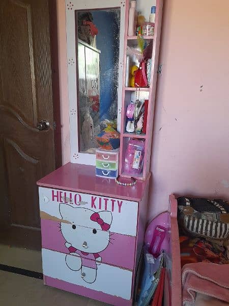 Kids Hello Kitty bed and dressing table with mattress 3