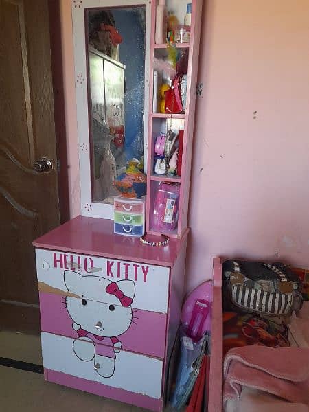 Kids Hello Kitty bed and dressing table with mattress 4