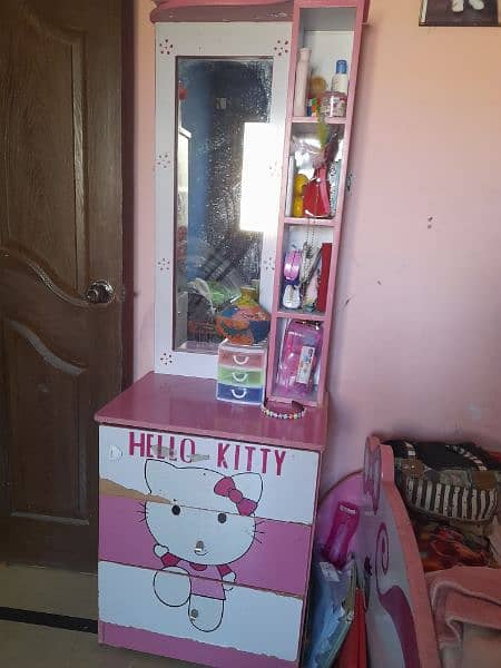 Kids Hello Kitty bed and dressing table with mattress 5