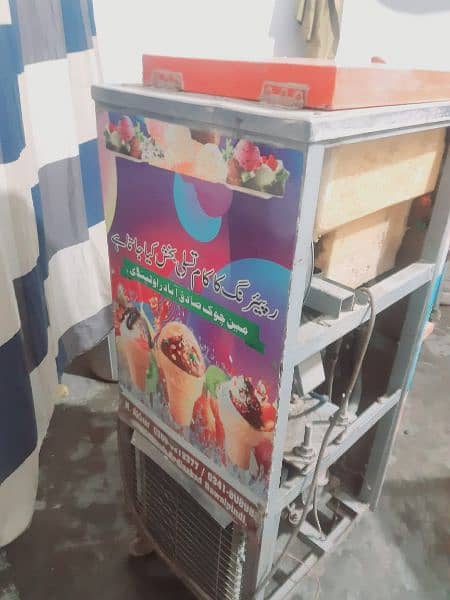 Ice cream Machine very Good condition 1