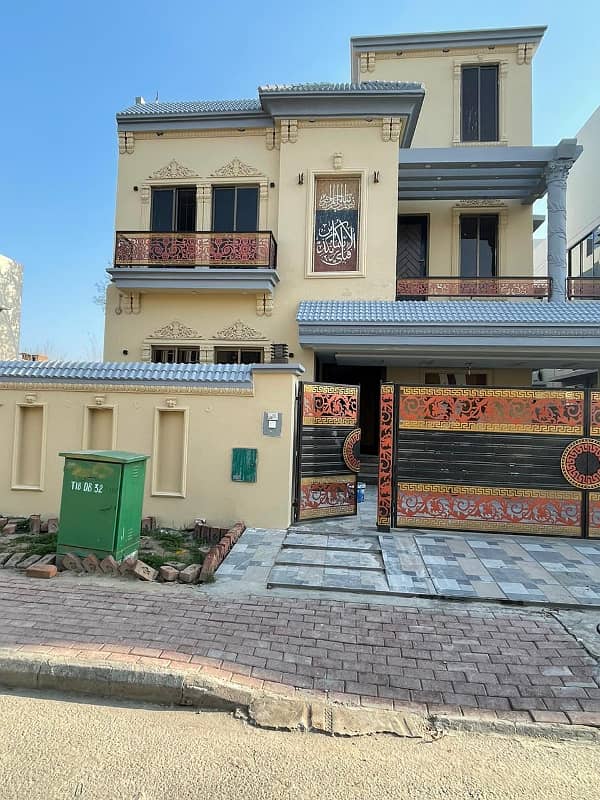 10 Marla Upper Portion with Lower Lock Available for Rent in Janiper Block Bahria Town Lahore 1
