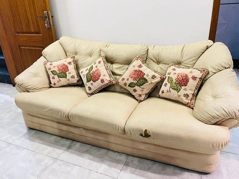 3 Seater Sofa is available fot sale 2