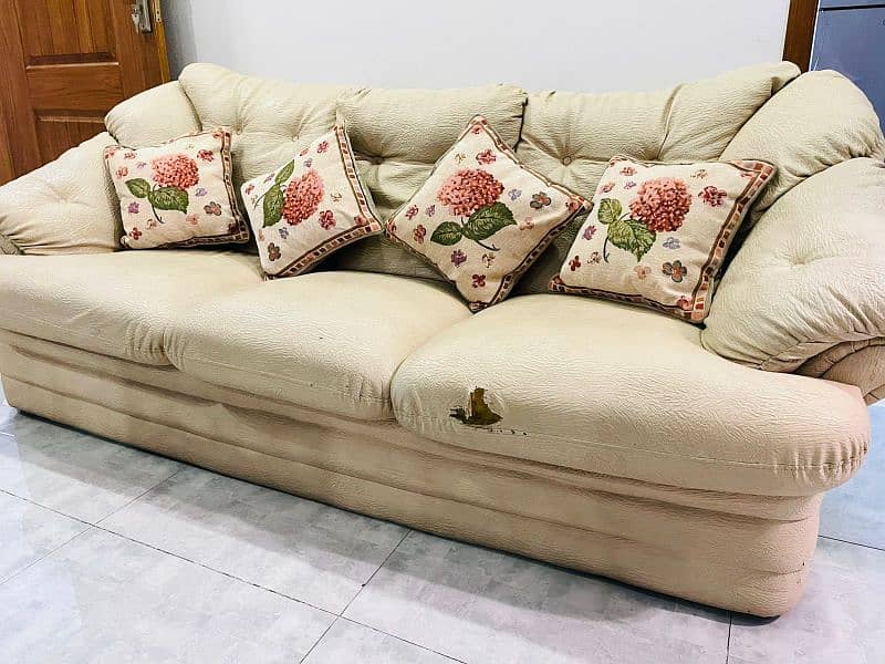 3 Seater Sofa is available fot sale 3