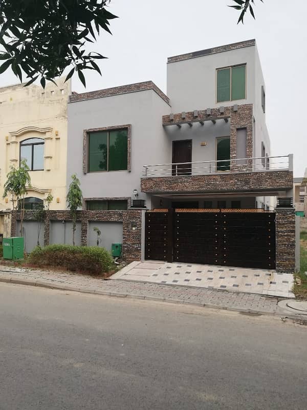 Spacious 10 Marla House For Sale In Bahria Town Sector B - Prime Location 0