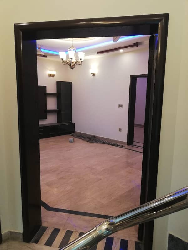 Spacious 10 Marla House For Sale In Bahria Town Sector B - Prime Location 14
