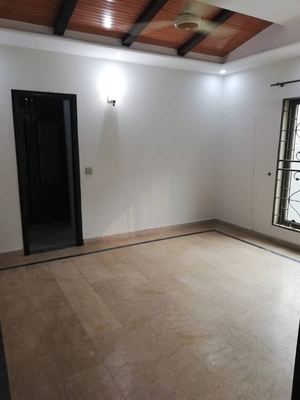 Spacious 10 Marla House For Sale In Bahria Town Sector B - Prime Location 20