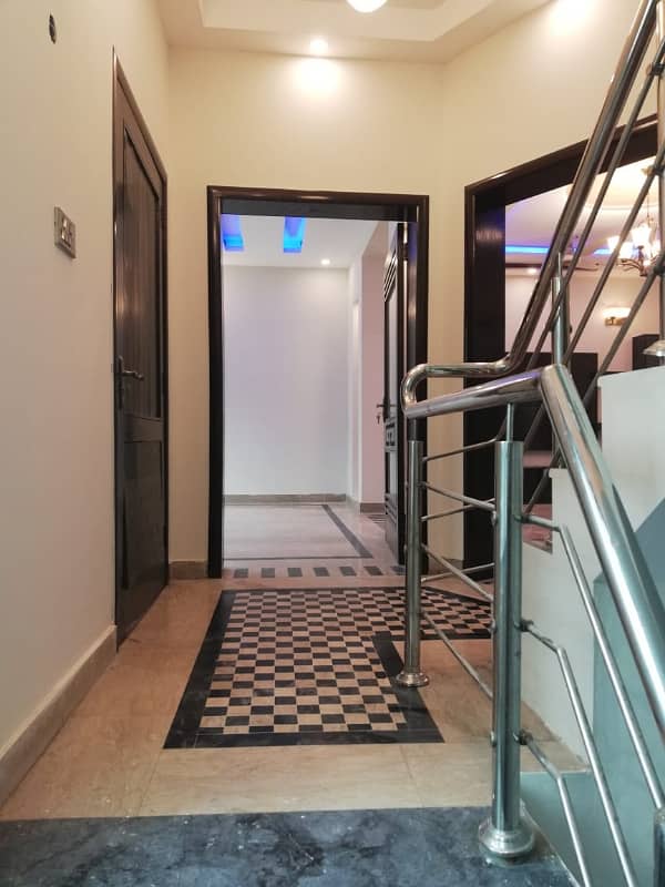Spacious 10 Marla House For Sale In Bahria Town Sector B - Prime Location 25