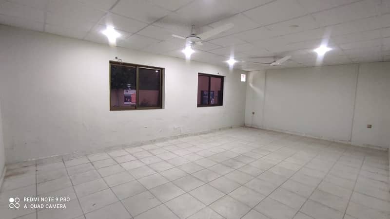 8 Kanal Commercial Building For Rent 3