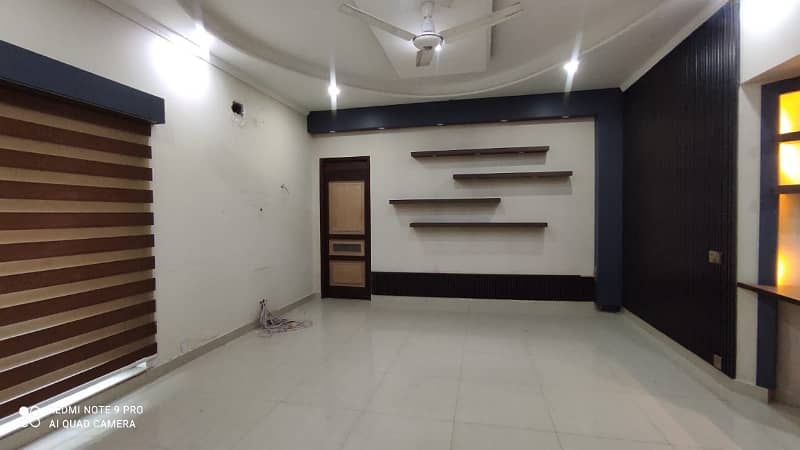 8 Kanal Commercial Building For Rent 47