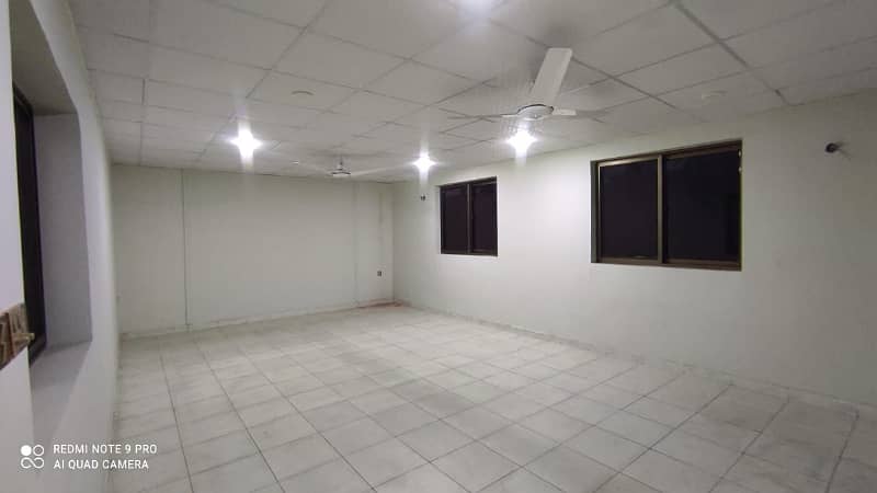 4 Kanal Commercial Building For Rent 4