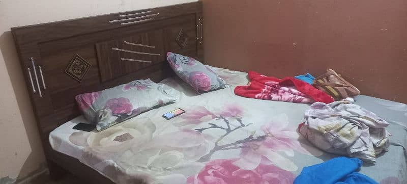 Bed King Size 6 x 6.5 Without mattress 3