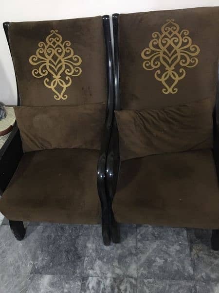 room chairs for sale in good condition. . 0