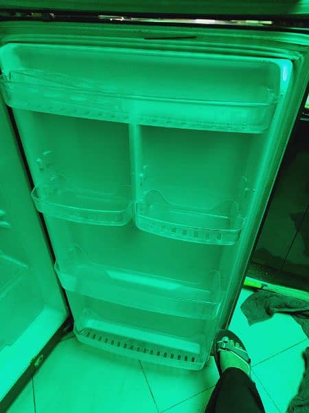 daewoo electronics fridge (no frost) 3