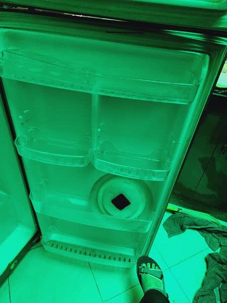 daewoo electronics fridge (no frost) 4