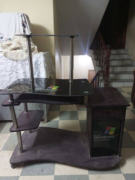 Computer table 0