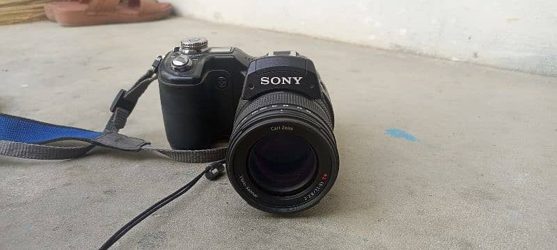 Sony 830 model condition used  battery timing slow 2