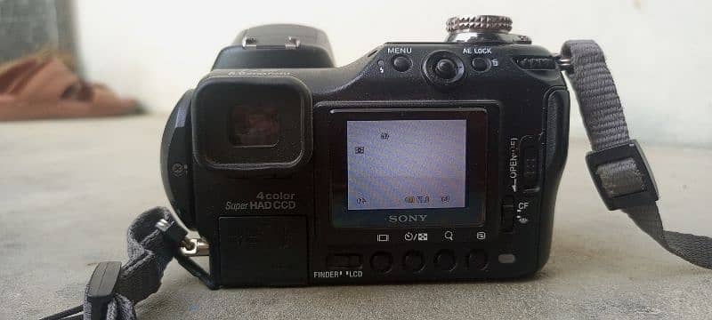 Sony 830 model condition used  battery timing slow 3