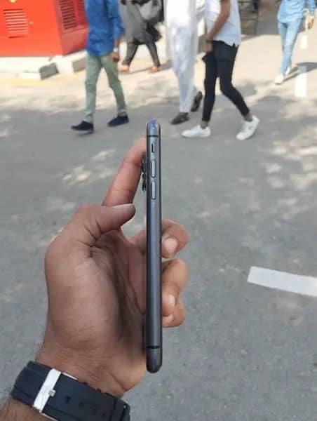 iphone 11 non pta 10/10 condition no any foult 2