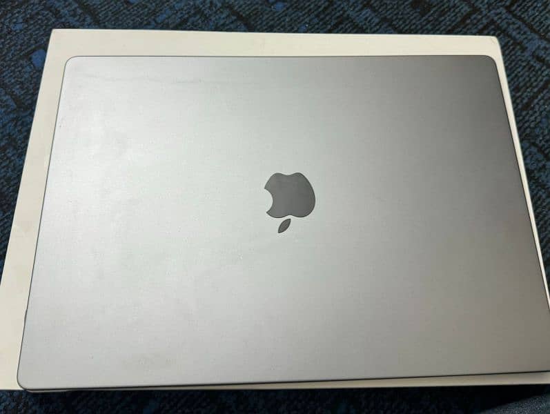 Apple MacBook Pro retina display i7 i9 10by10condition 1