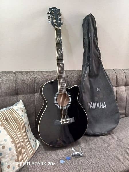 Black Guitar with bag,capo and pick 4
