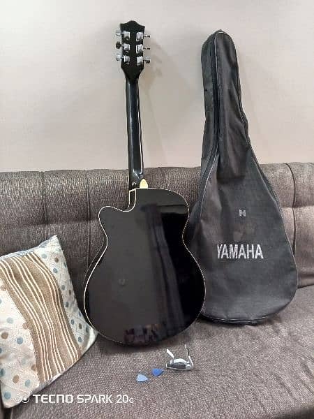 Black Guitar with bag,capo and pick 6