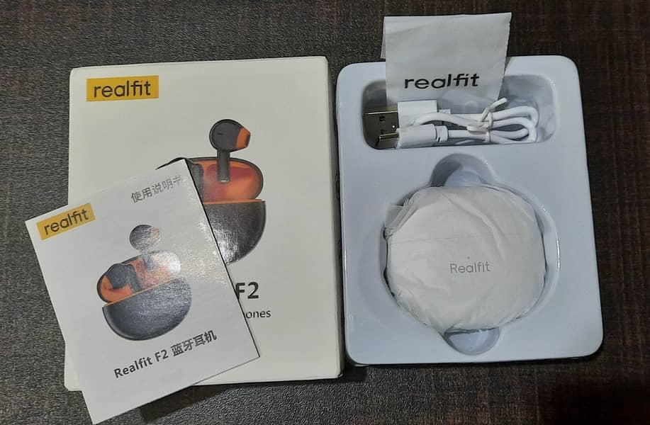 Realfit F2 earphones ( WHITE) 3