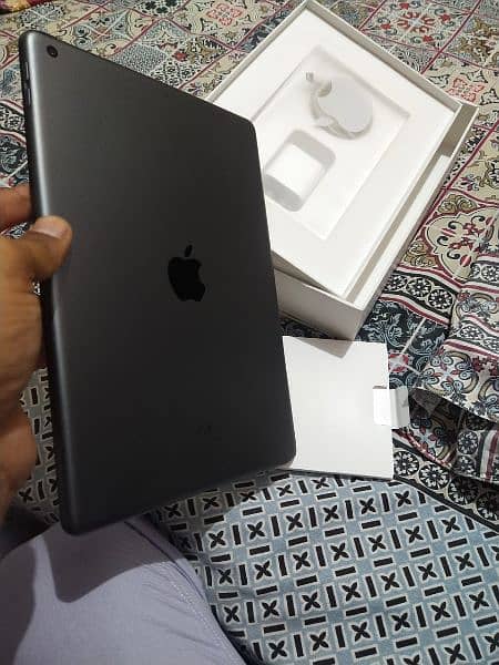 ipad 9th generation 64 Gb. Box open only 4