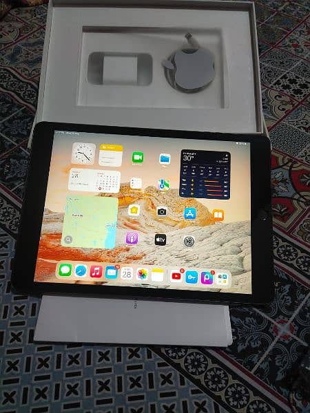 ipad 9th generation 64 Gb. Box open only 7