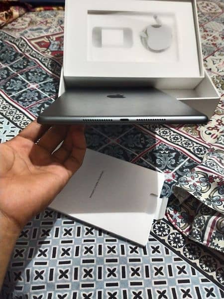 ipad 9th generation. . . 64 Gb. . . . only open box 1