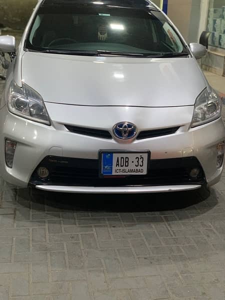 toyota prius in good condition S LED packege 0