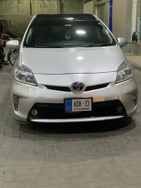 toyota prius in good condition S LED packege 2