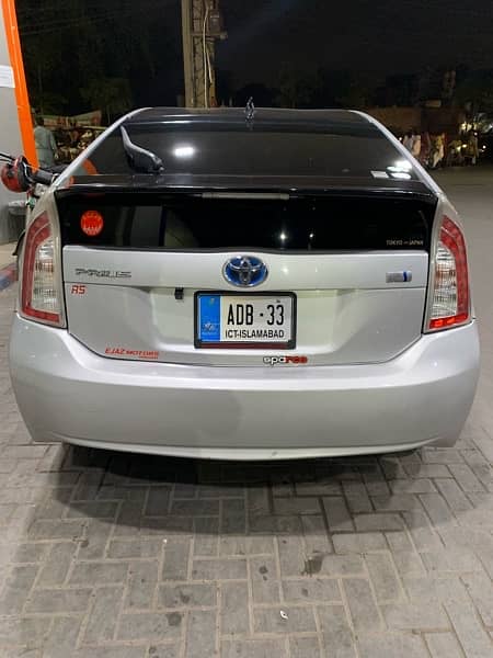 toyota prius in good condition S LED packege 9