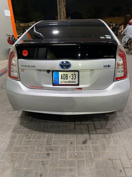 toyota prius in good condition S LED packege 10