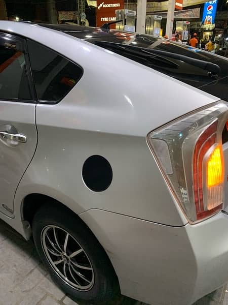 toyota prius in good condition S LED packege 11