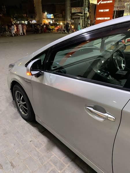 toyota prius in good condition S LED packege 13