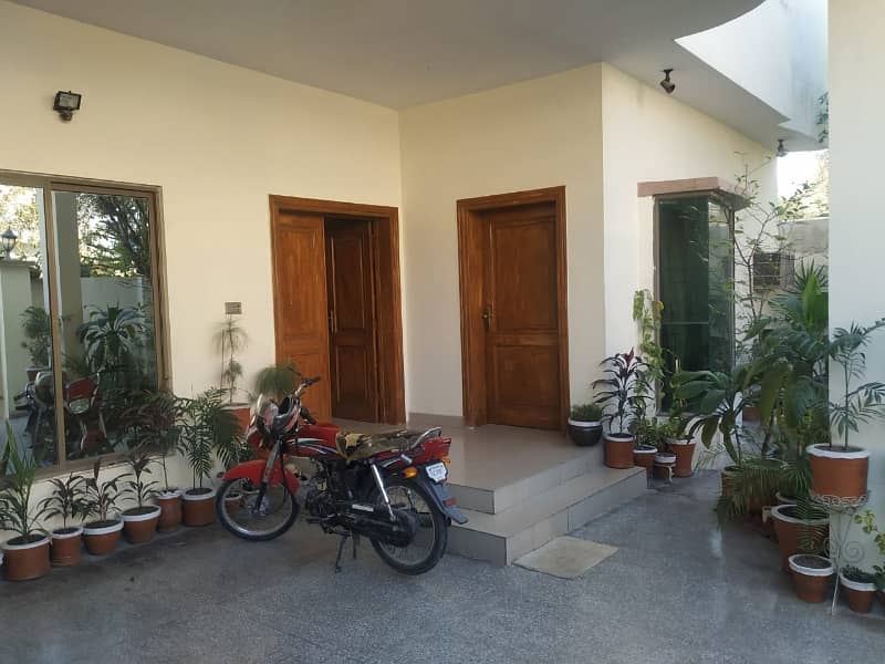 Good Prime Location 10 Marla House For Sale In Askari 5 7